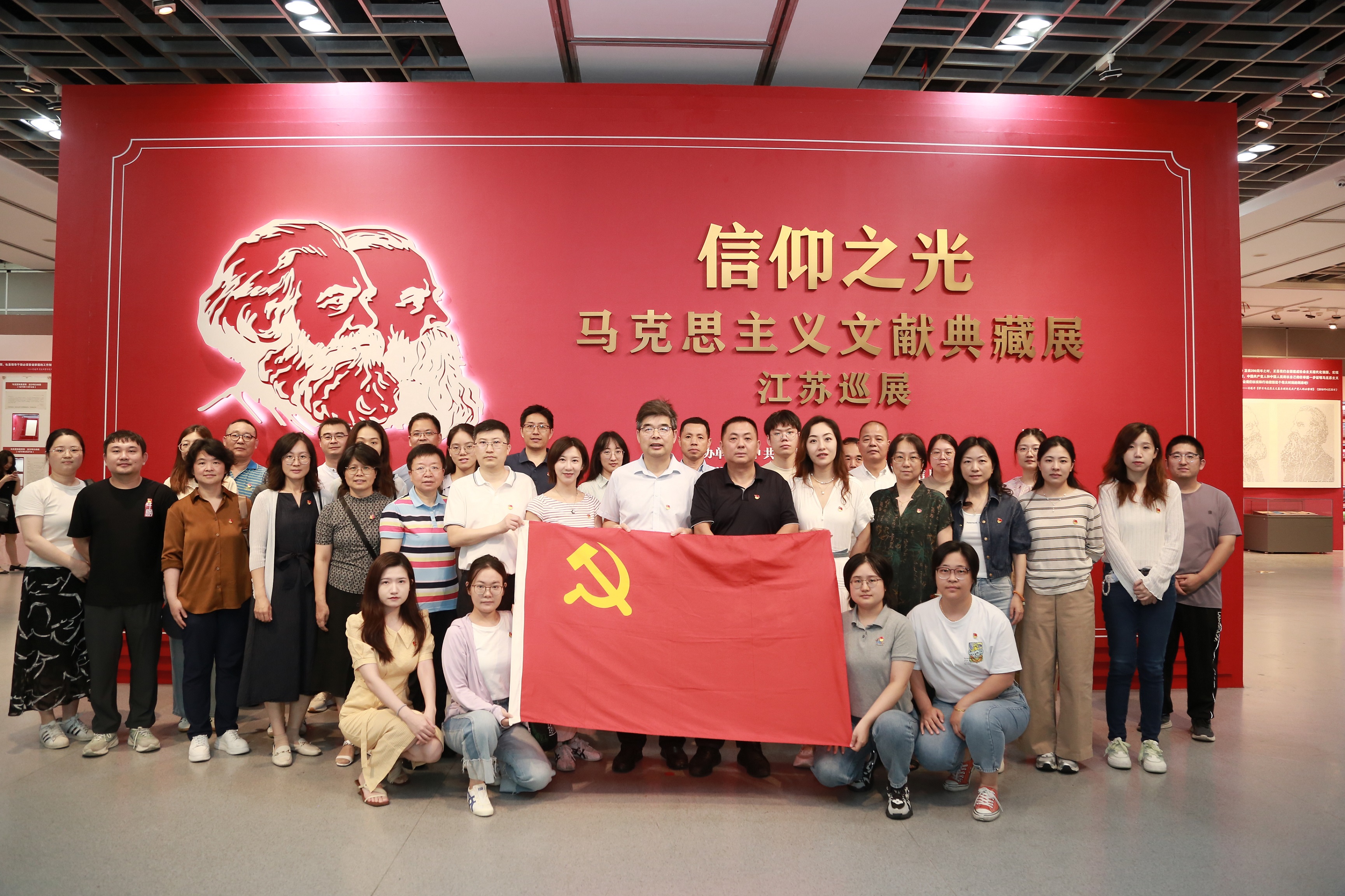 点燃信仰之火 筑牢思想之基